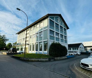 Komplett renovierte 3-Zimmer-Wohnung mit Balkon und Keller, 1. Ober... - Photo 2