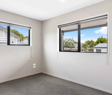 Warm in Woolston - Photo 5