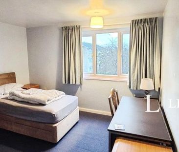 3 bedroom flat to rent - Photo 4