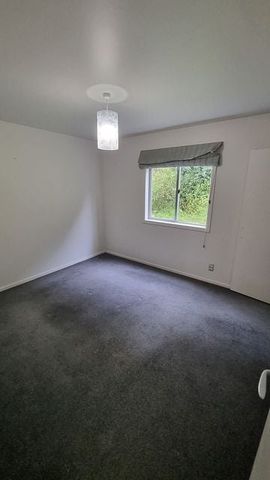 Sunny 3 Bedroom home with carpark - Photo 2