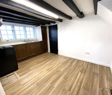 2 bedroom character property to rent - Photo 5