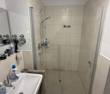 Neubau mit Stil – lichtdurchflutete 1-Zimmer-Wohnung in urbaner Lage - Photo 1