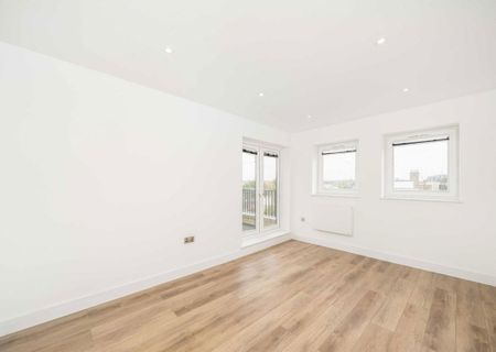 Balham High Road, SW17 7HD, London - Photo 2