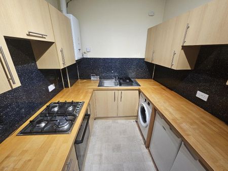 2 bedroom flat to rent - Photo 5