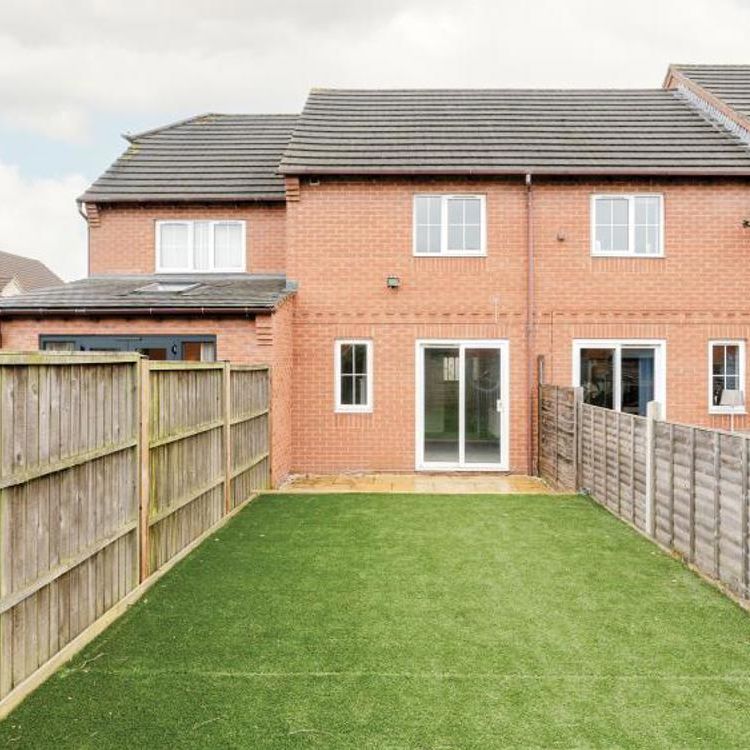 A two bedroom house in the heart of Bradley Stoke. Offered on an unfurnished basis with white goods. A good sized low maintanance garden and driveway parking for 2 cars. - Photo 1
