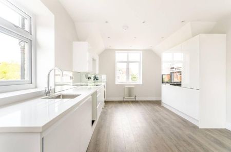 3 bedroom flat to rent - Photo 4