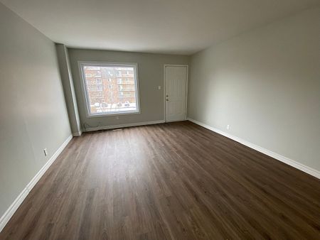 Two Bedroom Townhouse - Photo 3