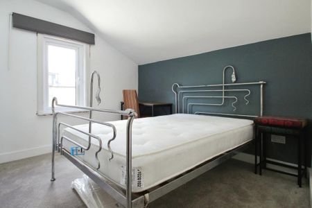 4 bedroom terraced house to rent - Photo 3