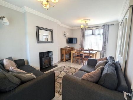 27 Bryansford Avenue, Newcastle, BT33 0AX - Photo 2