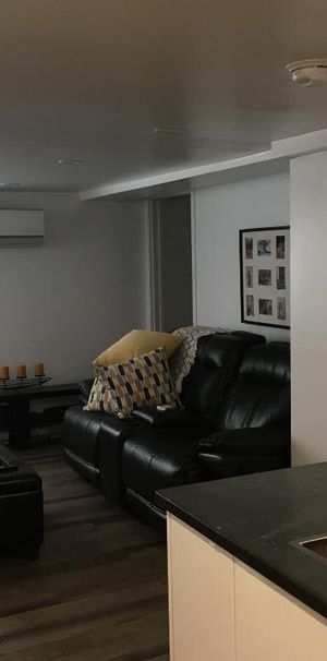 4 1/2 triplex, demi sous-sol à louer - Photo 1