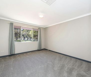 Charming Home in Super Central Mandurah Location - Photo 6