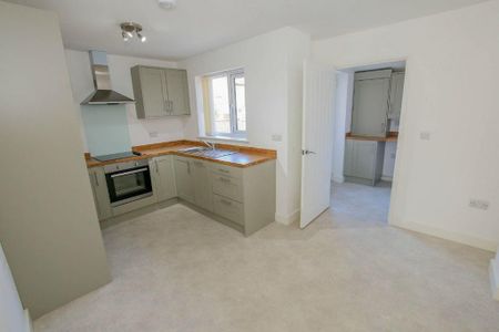 2 bedroom semi-detached house to rent - Photo 3