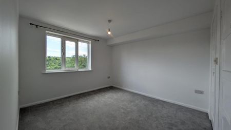 3 bedroom end of terrace house to rent - Photo 3