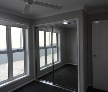 Stylish Modern 2-bedroom unit - Photo 5