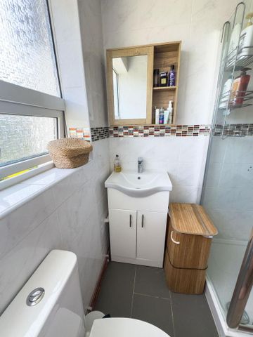 1 bedroom in a house share to rent - Photo 4