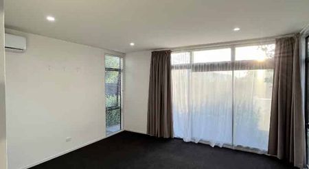 Beautiful Family Home - Photo 2