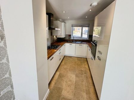 3 bedroom end of terrace house to rent - Photo 5
