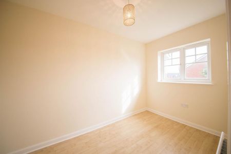 2 bedroom semi-detached house to rent - Photo 5