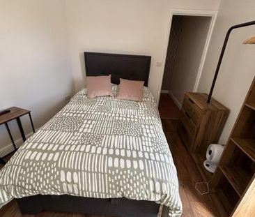 The Den in Fifield - Photo 1