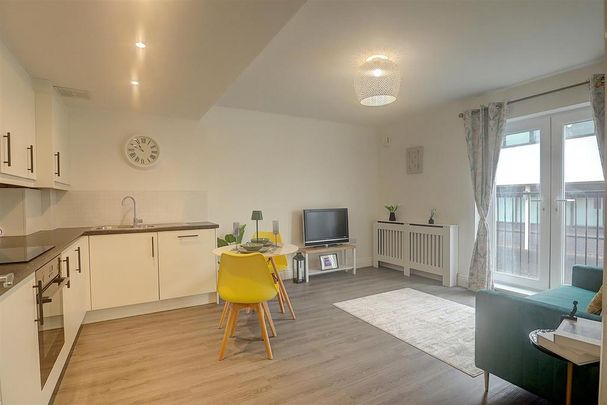 2 bedroom flat to rent - Photo 1