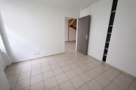Location Appartement 4 pièces 79m² ROMANS SUR ISERE 26100 - Photo 3