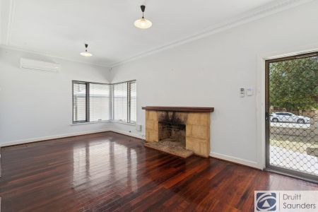 AIR CON, FLOORBOARDS, SPACE FOR A BOAT - Photo 3