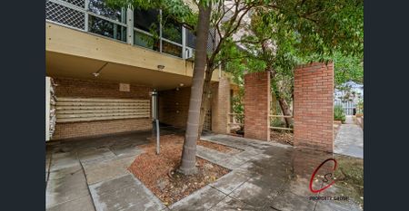 Studio style Apartment! - Photo 2