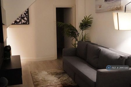 1 bedroom in a house share to rent - Photo 3