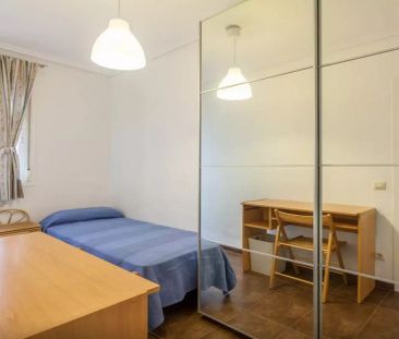 Rooms for rent in 4-bedroom apartment in El Plantinar - Photo 3