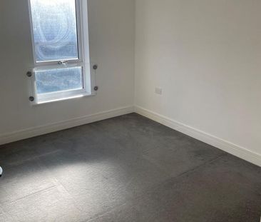 3 bedroom end of terrace house to rent - Photo 3