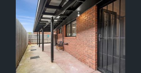 Newly renovated home in fantastic location! - Photo 4