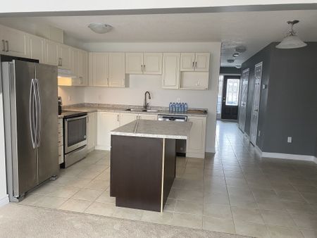 For Lease - 37 Winterton Court, Orangeville, Ontario - Photo 2