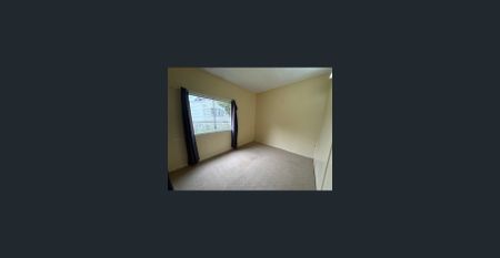 Family home with large backyard and shed - Photo 2