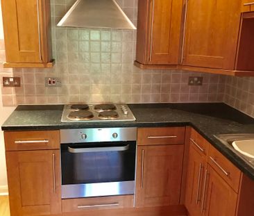 Two Bedroom First Floor Flat for Rent in Leigh on Sea - Photo 3