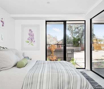 Modern townhouse with open plan living. - Photo 3