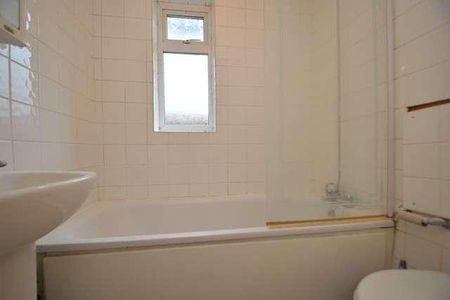 Bedroom Ground Floor Maisonette In Godalming, GU7 - Photo 4