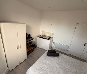 Studio Flat, Colville Road, E11 - Photo 4