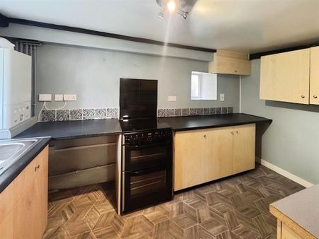 Caldicot, Monmouthshire - Photo 2