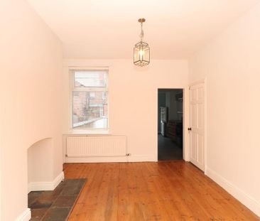 3 bedroom end of terrace house to rent - Photo 4