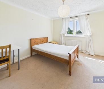 4 bedroom end of terrace house to rent - Photo 5