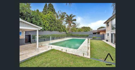 Large Family Home! - Photo 4