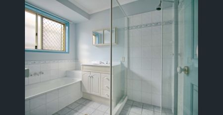 Large Family Home - Photo 4