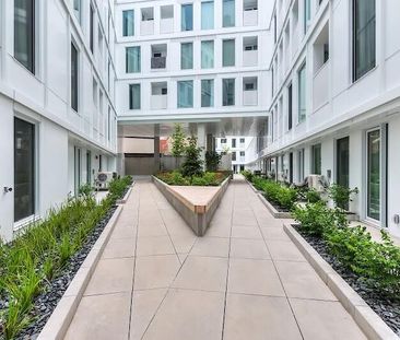 240 Rue Notre-Dame O, Montréal, QC - Photo 3