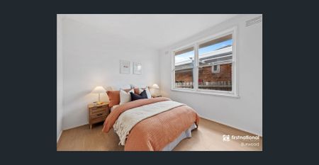 Beautifully Renovated Family Home in Prime Forest Hill Location - Photo 4