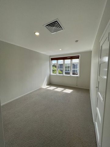 Renovated Family Home in Prime Meadowbank Location - Photo 3