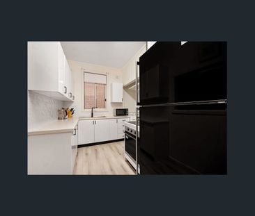 Charming Family Home in a Convenient Location - Photo 3