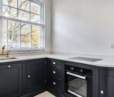 Elegant ground-floor one-bedroom apartment with Cathedral views. - Photo 6