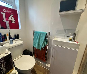 1 bedroom in a house share to rent - Photo 6