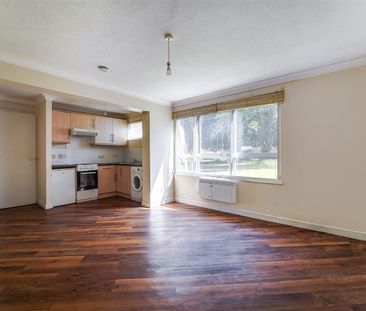 To Let 0 Bed Studio - Photo 3