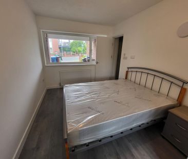 4 bedroom terraced house to rent - Photo 6